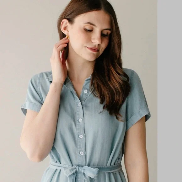 Chambray Button-Up Midi Dress in Light Wash - Picture 3 of 7